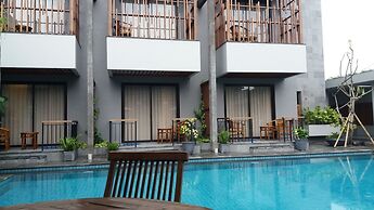 Grand Laguna Hotel & Villa