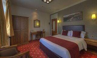Royal Hotel