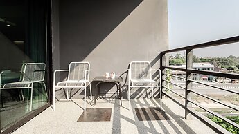 B2 Black Business & Budget Hotel
