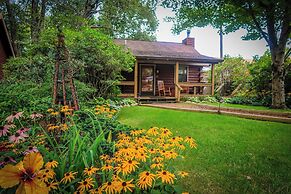 Mountainaire Inn and Log Cabins