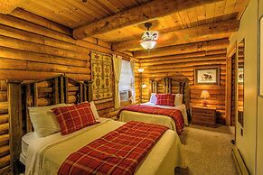 Mountainaire Inn and Log Cabins