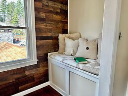 Mountainaire Inn and Log Cabins