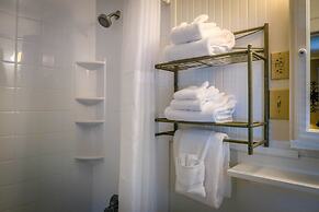 Mountainaire Inn and Log Cabins