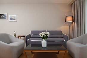 Residence by Vestibul Palace