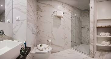 Residence by Vestibul Palace