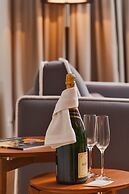 Residence by Vestibul Palace