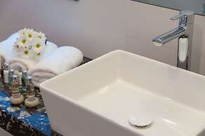 Residence by Vestibul Palace