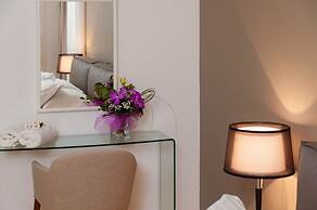 Residence by Vestibul Palace