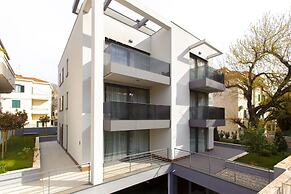 Residence by Vestibul Palace