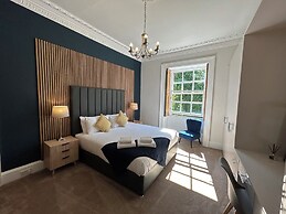 Crown Circus Apartment