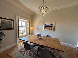 Crown Circus Apartment