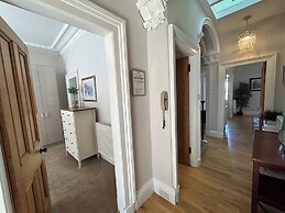 Crown Circus Apartment