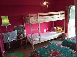 Guesthouse Ho Aloha - Hostel