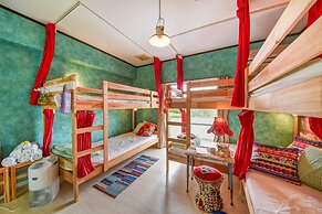 Guesthouse Ho Aloha - Hostel