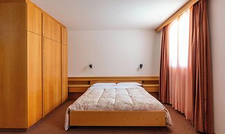 Apartments Lores