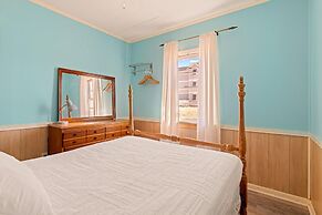 Oceanside Court by Kees Vacations