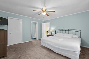 Oceanside Court by Kees Vacations