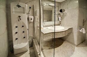 AMC Royal Hotel & Spa