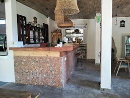 Amed Harmony Cafe and Bungalows