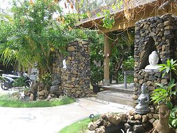 Amed Harmony Cafe and Bungalows