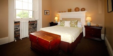 Frontenac Club Inn