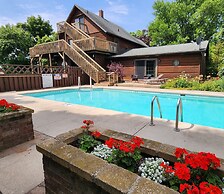 Chanticleer Guest House