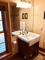Chanticleer Guest House