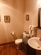 Chanticleer Guest House