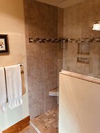 Chanticleer Guest House