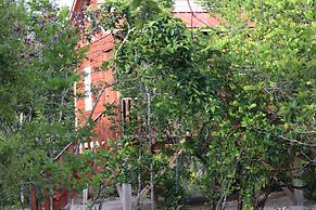 Palmento Grove Eco Cultural & Fishing Lodge