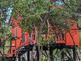 Palmento Grove Eco Cultural & Fishing Lodge