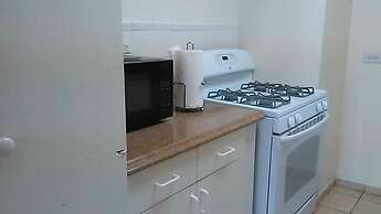 Renovated one bedroom 2 min to the beach