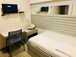 Hometown Hotel Bacolod - Lacson