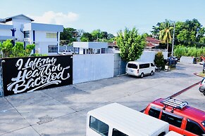 Hometown Hotel Bacolod - Lacson