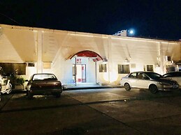 Hometown Hotel Bacolod - Lacson