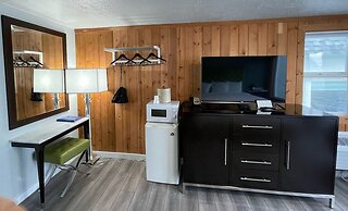 Tides Inn & Suites