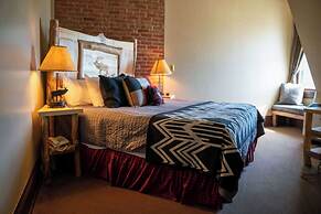 Sheridan Inn, B/W Signature Collection