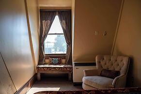 Sheridan Inn, B/W Signature Collection