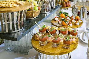 Starcity Hotel & Condotel Beachfront Nha Trang