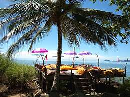 Banana Sunset Bar & Bungalows