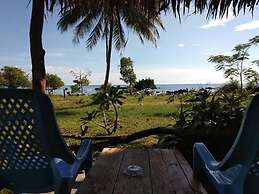 Banana Sunset Bar & Bungalows