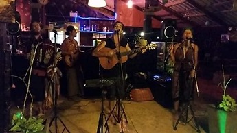 Banana Sunset Bar & Bungalows