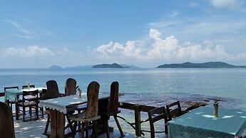 Banana Sunset Bar & Bungalows