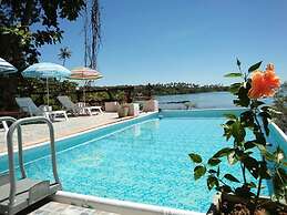 Banana Sunset Bar & Bungalows