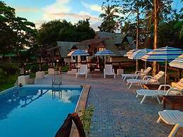 Banana Sunset Bar & Bungalows