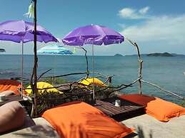 Banana Sunset Bar & Bungalows