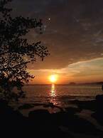 Banana Sunset Bar & Bungalows