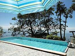 Banana Sunset Bar & Bungalows