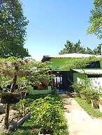 Banana Sunset Bar & Bungalows