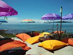 Banana Sunset Bar & Bungalows